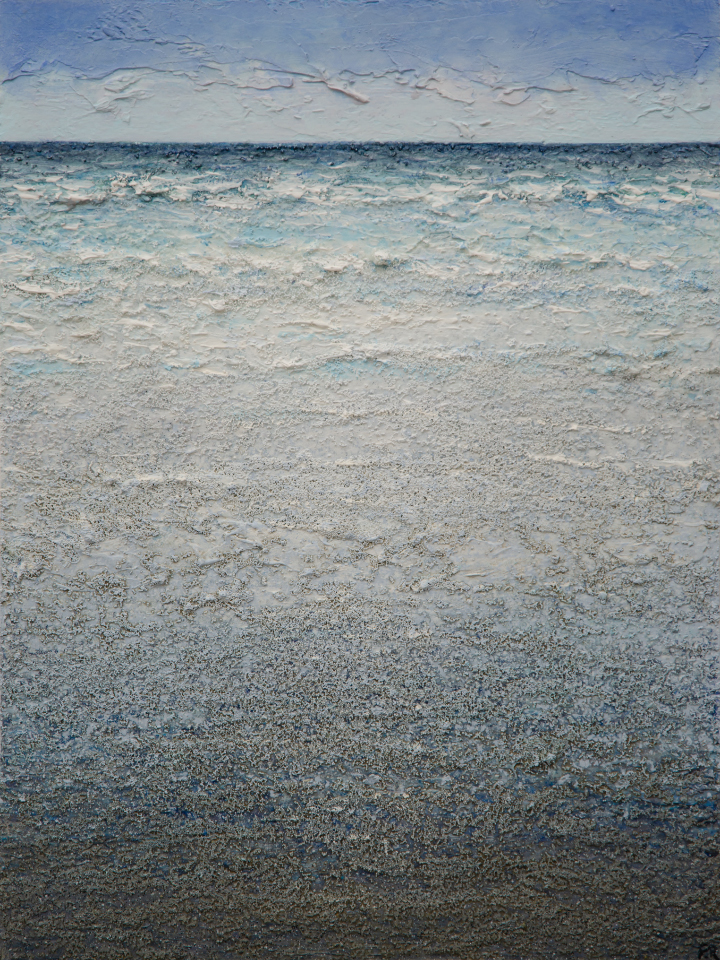 Gemälde von Folkert Rasch -Untiefen III- fast monochromes Hochformat in Blau, Weiß und Grau, im oberen Drittel ein bewölkter Himmel in hellem Blau, darunter die aufgewühlte Brandung in Weiß und Türkis.