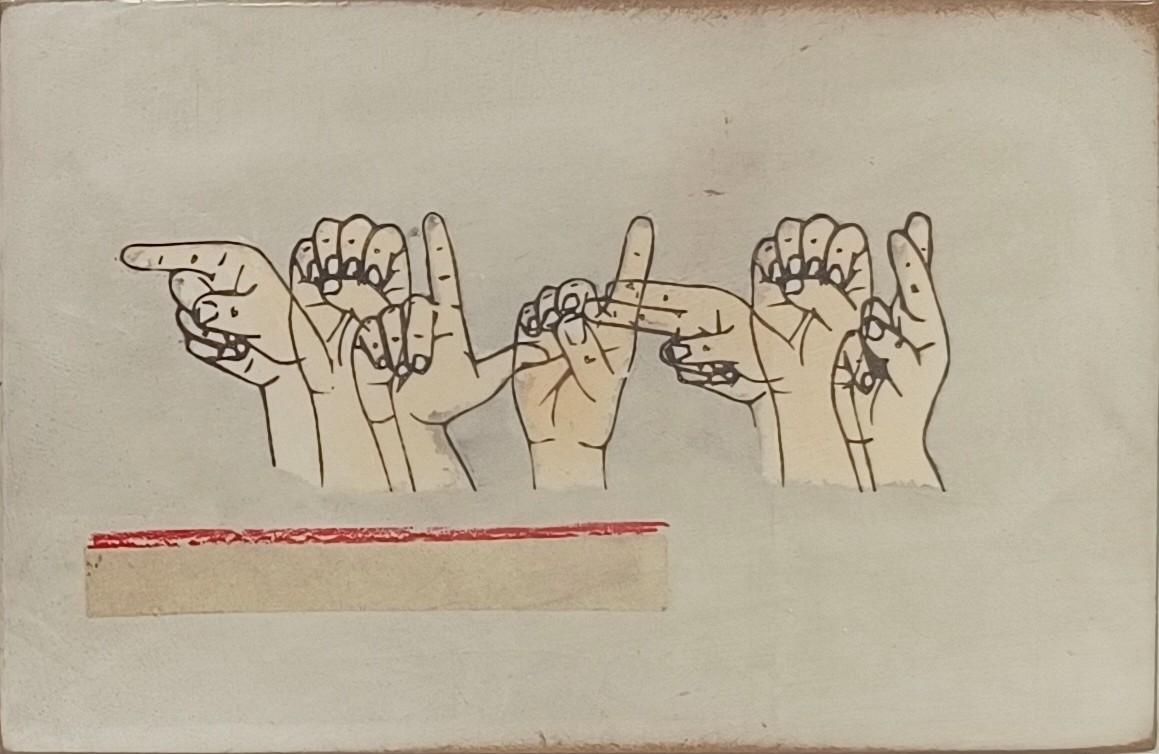 Objekt auf MDF-Platte von Jan M. Petersen -Geld her- sieben Hände, die in Gebärdensprache den Titel zeigen.