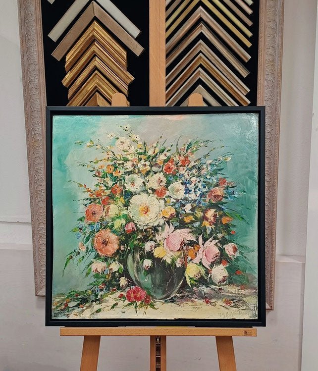 Familienerbstück neu einrahmen: Blumengemälde mit schwarzer Schattenfuge modernisiert - Kunsthandlung Langheinz