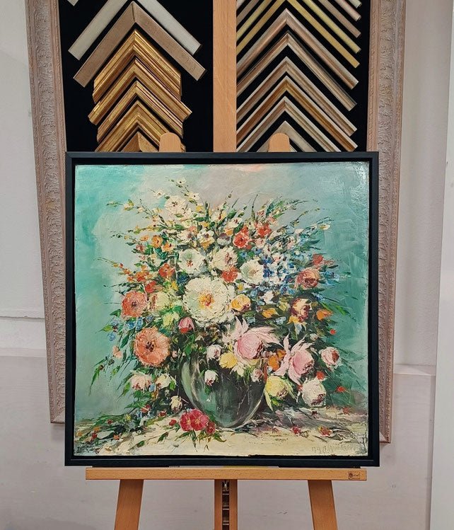Familienerbstück neu einrahmen: Blumengemälde mit schwarzer Schattenfuge modernisiert - Kunsthandlung Langheinz
