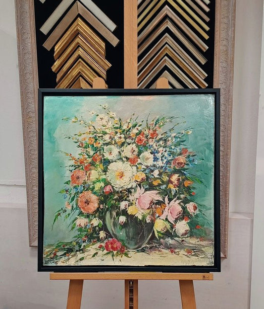 Familienerbstück neu einrahmen: Blumengemälde mit schwarzer Schattenfuge modernisiert - Kunsthandlung Langheinz