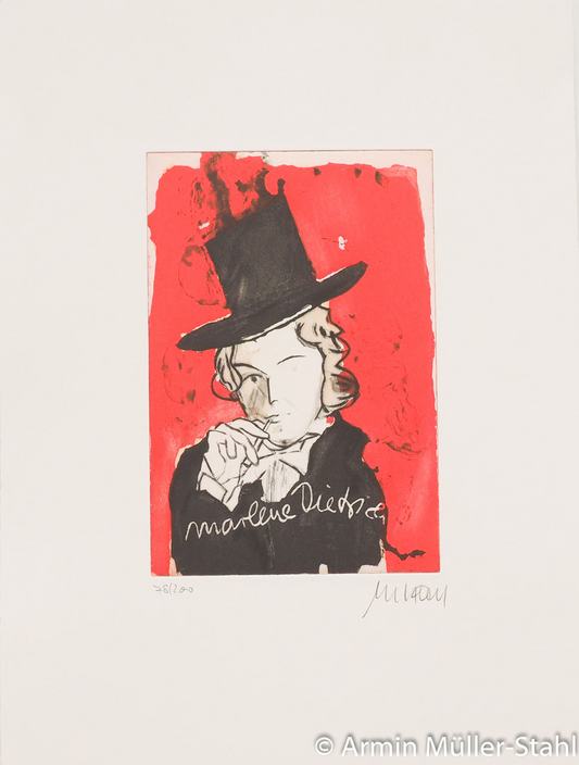 Radierung von Armin Mueller-Stahl -Marlene Dietrich - Portrait mit schwarzem Zylinder, weißes Revers, ein Blick über die Schulter, der Hintergrund Knallrot.