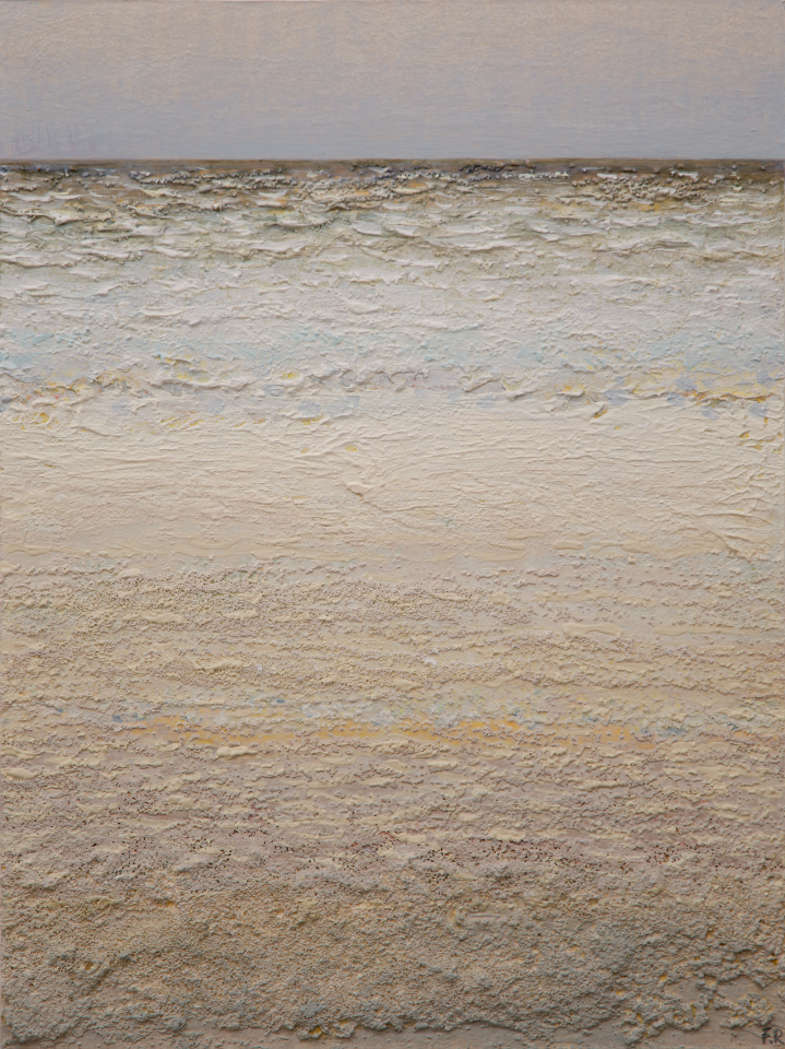 Gemälde von Folkert Rasch -Untiefen II- drei horizontale Zonen, ein schmaler grauer Himmelstreifen oben, darunter die  Brandung in Weiß und Hellblau, und im Vordergrund ein weiter, strukturreicher Sandstrand in warmen Beige.