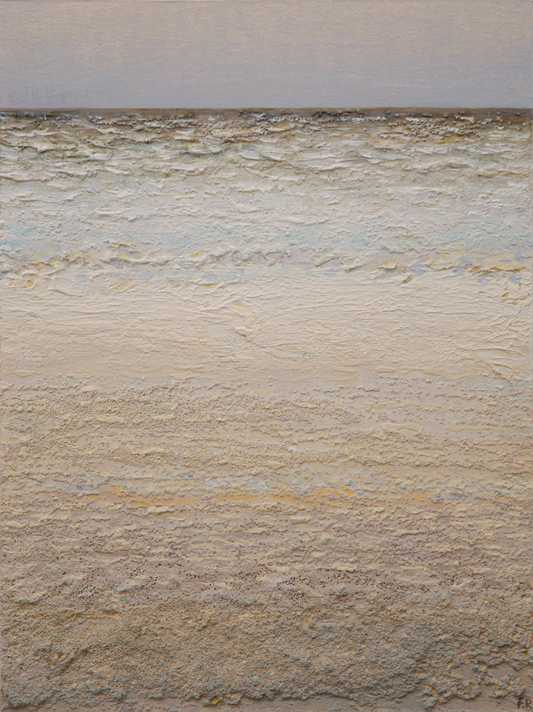 Gemälde von Folkert Rasch -Untiefen II- drei horizontale Zonen, ein schmaler grauer Himmelstreifen oben, darunter die  Brandung in Weiß und Hellblau, und im Vordergrund ein weiter, strukturreicher Sandstrand in warmen Beige.