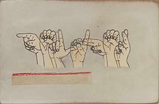 Objekt auf MDF-Platte von Jan M. Petersen -Geld her- sieben Hände, die in Gebärdensprache den Titel zeigen.