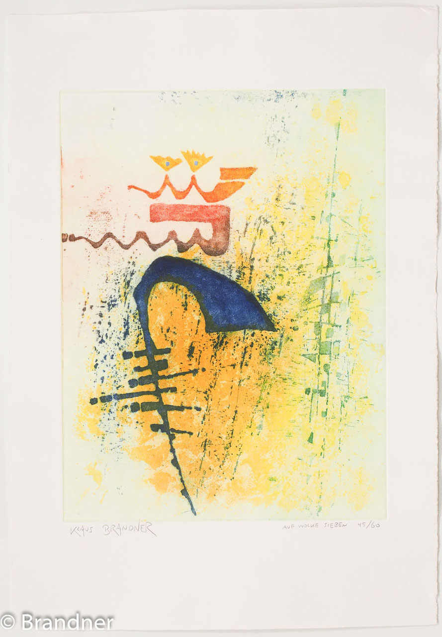 Farbradierung von Klaus Brandner - Zwei vogelartige Kronen schweben über einer blauen Bogenform und einem grafischen Gitterwerk auf warmem Ockergrund.
