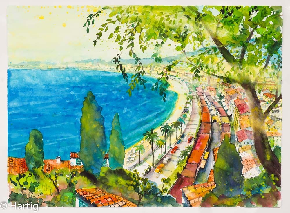 Aquarell von Ulrich Hartig -Nizza- mit kräftigem Blau das Meer und die Strandpromenade mit warmen Ocker- und Orangetönen, rechts ragt ein Baum in das Bild.